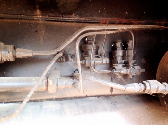 **820,000 บ.ต่อรอง**ขาย10ล้อ2เพลาท้ายลาดขึ้นแบคโฮ200/320 HINO SUMO FM227LA EM100-220HP เครื่องเดิม เกียร์เดิม เครื่อง220แรง แน่นดีแรงดี ทน เกียร์ดีไม่หลุด ช่วงลางเดิม คัสซีดี ใหญ่ เดิม ไม่ปะไม่ดาม หางสภาพดี เหล็กหนา ใหญ่ แข็งแรง ไม่ผุ หัวเก๋งดี สวย ภายในค