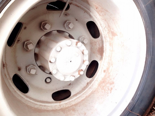 **820,000 บ.ต่อรอง**ขาย10ล้อ2เพลาท้ายลาดขึ้นแบคโฮ200/320 HINO SUMO FM227LA EM100-220HP เครื่องเดิม เกียร์เดิม เครื่อง220แรง แน่นดีแรงดี ทน เกียร์ดีไม่หลุด ช่วงลางเดิม คัสซีดี ใหญ่ เดิม ไม่ปะไม่ดาม หางสภาพดี เหล็กหนา ใหญ่ แข็งแรง ไม่ผุ หัวเก๋งดี สวย ภายในค