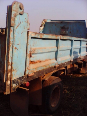 ISUZU KS 110 HP 4BC2 หกล้อดั๊มพ์ กระบะดั๊มพ์เหล็ก 4 ตันความยาว 3.50 เมตร เครื่องฝาขาวแรงดี หัวเก๋งยกหัวได้มีผุบ้างเล็กน้อย พวงมาลัยธรรมดา ช่วงล่างเดิมๆคัชซีไม่ผุ ยาง 7.50 ขอบ 16 สภาพดี เอกสารเล่มทะเบียนชุดโอนครบ ISUZU KS 110 HP 4BC2 หกล้อดั๊มพ์ กระบะดั๊มพ์เหล็ก 4 ตันความยาว 3.50 เมตร เครื่องฝาขาวแรงดี หัวเก๋งยกหัวได้มีผุบ้างเล็กน้อย พวงมาลัยธรรมดา ช่วงล่างเดิมๆคัชซีไม่ผุ ยาง 7.50 ขอบ 16 สภาพดี เอกสารเล่มทะเบียนชุดโอนครบ