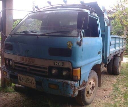 ISUZU KS 110 HP 4BC2 หกล้อดั๊มพ์ กระบะดั๊มพ์เหล็ก 4 ตันความยาว 3.50 เมตร เครื่องฝาขาวแรงดี หัวเก๋งยกหัวได้มีผุบ้างเล็กน้อย พวงมาลัยธรรมดา ช่วงล่างเดิมๆคัชซีไม่ผุ ยาง 7.50 ขอบ 16 สภาพดี เอกสารเล่มทะเบียนชุดโอนครบ ISUZU KS 110 HP 4BC2 หกล้อดั๊มพ์ กระบะดั๊มพ์เหล็ก 4 ตันความยาว 3.50 เมตร เครื่องฝาขาวแรงดี หัวเก๋งยกหัวได้มีผุบ้างเล็กน้อย พวงมาลัยธรรมดา ช่วงล่างเดิมๆคัชซีไม่ผุ ยาง 7.50 ขอบ 16 สภาพดี เอกสารเล่มทะเบียนชุดโอนครบ