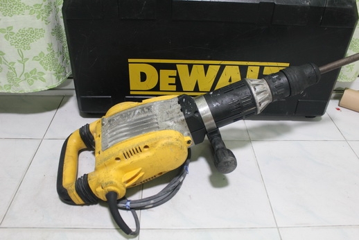 ขายสกัดคอนกรีตตัวใหญ่ยี่ห้อ DEWALT 25901 สภาพดีพร้อมใช้งานครับ