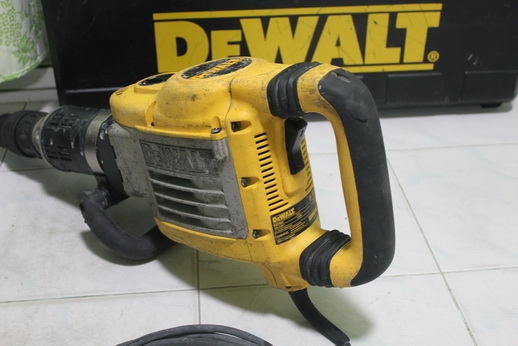 ขายสกัดคอนกรีตตัวใหญ่ยี่ห้อ DEWALT 25901 สภาพดีพร้อมใช้งานครับ