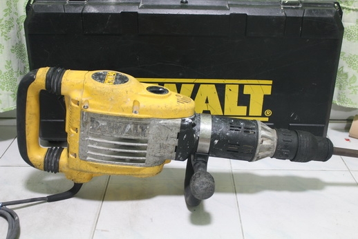 ขายสกัดคอนกรีตตัวใหญ่ยี่ห้อ DEWALT 25901 สภาพดีพร้อมใช้งานครับ