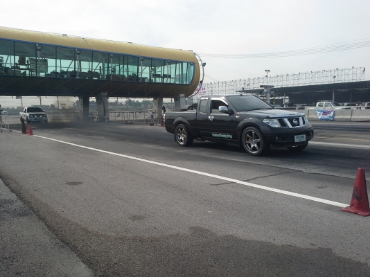 ขายแม็กขอบ 22 พร้อมยางตรงรุ่นนาวาร่า ขายตามสภาพใช้งานได้ปกติ