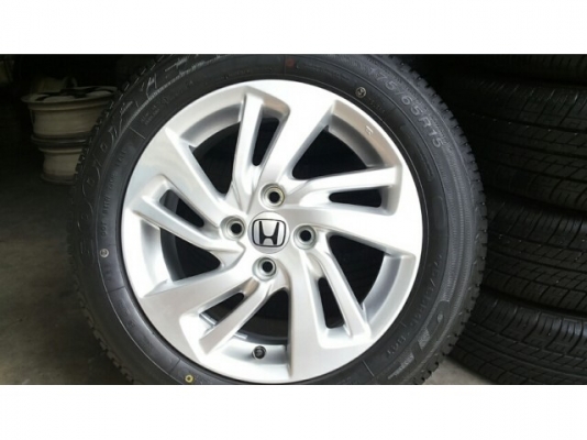 ล้อถอดป้ายแดง Honda Jazz GK ยาง goodyear 175 65 15 ปี2014
