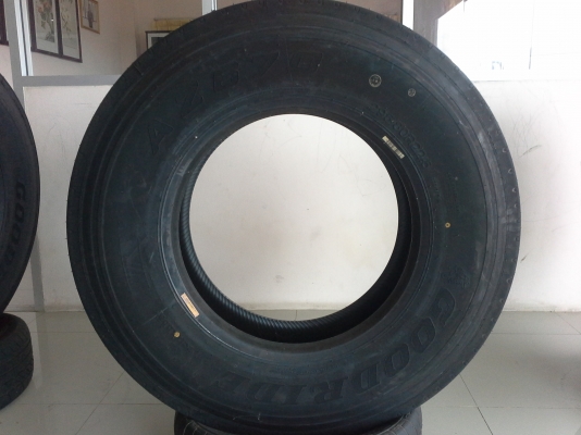 ขายยางใหม่ 10.00R20,  11R22.5,  295 80 มีประกัน