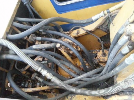 ขายแบ็คโค 100 - 3 โคมัสสุมีรายหัวเจาะ แทรกใหญ่แอร์เย็นพร้อมทำงานสุด ตอนนี้รถอยู่ราชรี ผึ่งทำงานเสร็จ