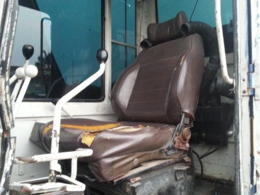 ขายแบ็คโค 100 - 3 โคมัสสุมีรายหัวเจาะ แทรกใหญ่แอร์เย็นพร้อมทำงานสุด ตอนนี้รถอยู่ราชรี ผึ่งทำงานเสร็จ