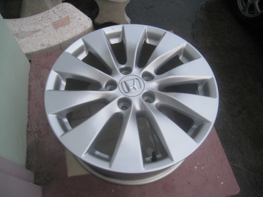 ขายล้อแม็กป้ายแดงถอดศูนย์ Honda accord G9 17" สนใจติดต่อเล็กคลองสามครับ 081-3747940