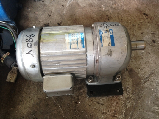 ขายมอเตอร์เกียร์ 1แรง ไฟแก้เป็น380ให้แล้ว มีเบรก เดินเงียบ