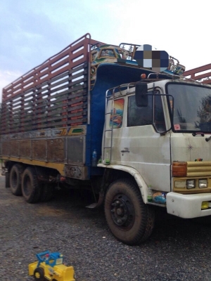 รถฮีโน่ 10 ล้อ หลังถนน  FL177  168 แรงม้า.  สนใจติดต่อ  081 - 6079515