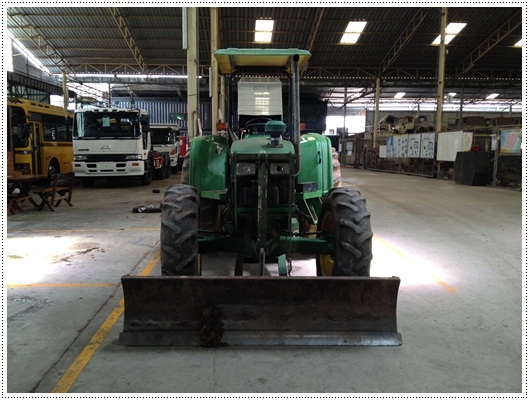 ขายรถไถ จอร์นเดียร์ 5610 สภาพตามรูปนี้เลย ราคาไม่แพง รถเหมือนใหม่ รีบเลยค่ะ ช่วงนี้ลดราคา