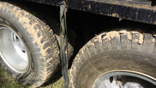 รถอีซูซุ  10  ล้อดั้ม  360  แรงม้า.  ปี 56    สนใจติดต่อ  081 - 6079515