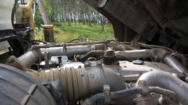 รถอีซูซุ  10  ล้อดั้ม  360  แรงม้า.  ปี 56    สนใจติดต่อ  081 - 6079515