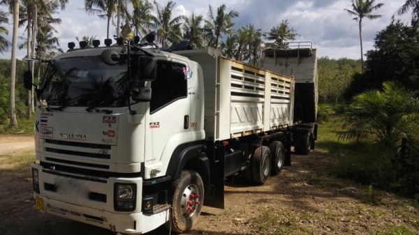 รถอีซูซุ  10  ล้อดั้ม  360  แรงม้า.  ปี 56    สนใจติดต่อ  081 - 6079515