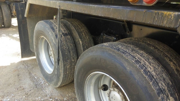 รถอีซูซุ  10  ล้อดั้ม  360  แรงม้า.  ปี 56    สนใจติดต่อ  081 - 6079515