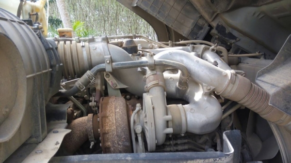 รถอีซูซุ  10  ล้อดั้ม  360  แรงม้า.  ปี 56    สนใจติดต่อ  081 - 6079515