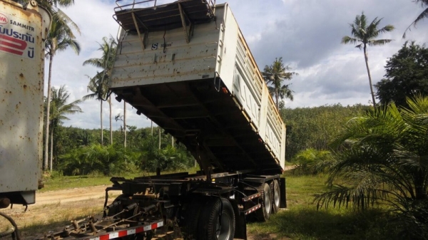 รถอีซูซุ  10  ล้อดั้ม  360  แรงม้า.  ปี 56    สนใจติดต่อ  081 - 6079515