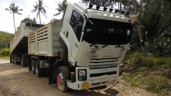 รถอีซูซุ  10  ล้อดั้ม  360  แรงม้า.  ปี 56    สนใจติดต่อ  081 - 6079515