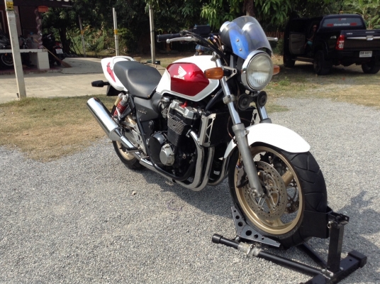 ธารนนทบุรี/// honda cb1300 ปี99-00 สภาพสวยๆ ระบบไฟสมบูรณ์ทุกจุด เครื่องสมบูรณ์เดินเบานิ่งๆครับ เอกสารอินวอยท์+สรรพสารมิตร ราคา 115,000 บาท