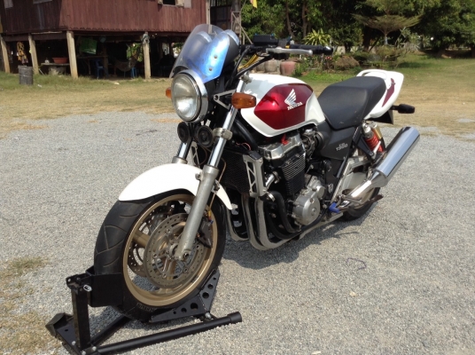 ธารนนทบุรี/// honda cb1300 ปี99-00 สภาพสวยๆ ระบบไฟสมบูรณ์ทุกจุด เครื่องสมบูรณ์เดินเบานิ่งๆครับ เอกสารอินวอยท์+สรรพสารมิตร ราคา 115,000 บาท