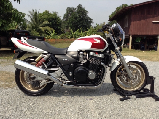 ธารนนทบุรี/// honda cb1300 ปี99-00 สภาพสวยๆ ระบบไฟสมบูรณ์ทุกจุด เครื่องสมบูรณ์เดินเบานิ่งๆครับ เอกสารอินวอยท์+สรรพสารมิตร ราคา 115,000 บาท