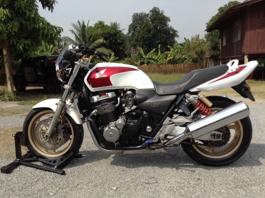 ธารนนทบุรี/// honda cb1300 ปี99-00 สภาพสวยๆ ระบบไฟสมบูรณ์ทุกจุด เครื่องสมบูรณ์เดินเบานิ่งๆครับ เอกสารอินวอยท์+สรรพสารมิตร ราคา 115,000 บาท