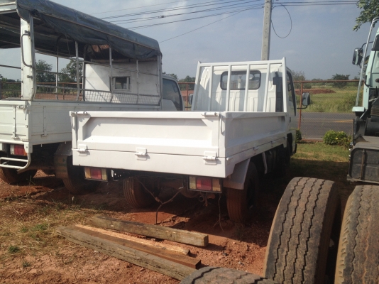 ขาย 4 ล้อเล็ก ราคาถูก ISUZU NKR 88 แรงม้าระบบน้ำมัน รถมีทะเบียน สนใจโทรเลยค่ะ