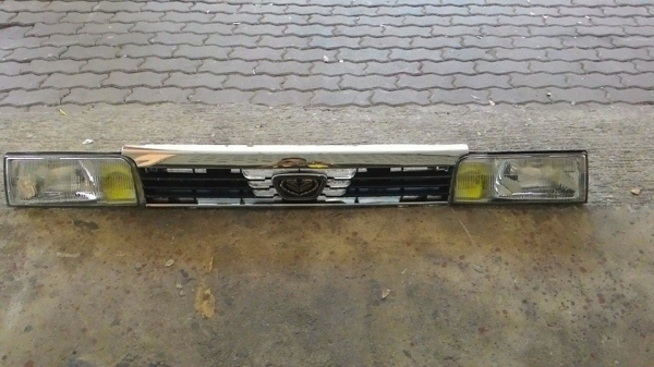 ขายชุดไฟหน้า URVAN E24