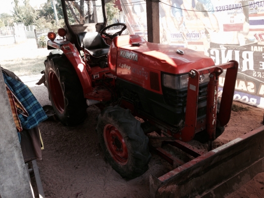 ขายรถด่วนรถไถนาคูโบต้า L2808 แรง มีภาพวีดีโอ พร้อมอุปกรณ์ 3 รายการ ได้แก่ผานดันหน้า ผานหลังและคราด ร