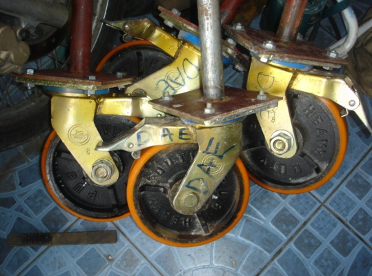 ขายล้อนั่งร้าน ยูริเทนขนาด8นิ้ว pc.wheel มีเบรคทั้4ล้อพร้อมใช้งานเลย