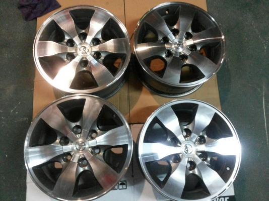 ล้อแม็คเดิมวีโก้ ตัวสูง ขอบ 16 รุ่นหน้าเงา ไม่มียางนะครับ