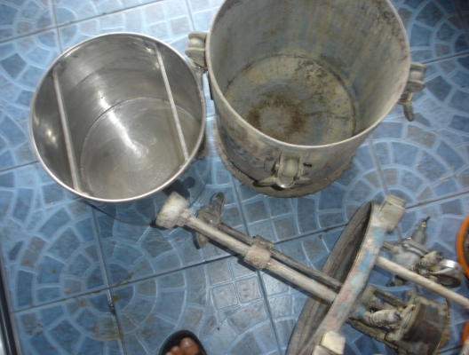 ขายถังพ่นสี Iwata 20L made in Japan  ขนาดตามรูปครับ พร้อมใช้งาน