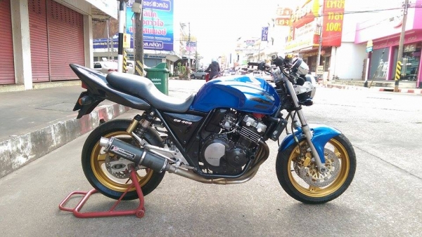ขายคับ HONDA CB400 ปี93 ของแต่งล้น ท่อคู่แต่ง yoshimura ทั้งเส้น ท้ายแต่งเคฟล่าเทค1 บังโคลนหน้าแต่ง ไฟเลี้ยวแต่ง กันล้ม โซ่สเตอเต็ม แฮนด์บาร์ ยางหน้าหลังเต็ม ติดวัดแบตเตอรี่พร้อม อินวอยส์ สรรพสามิตร สวยๆ คับ ราคา 59500 บาท ส่งได้ทั่วไทยคับ สนใจติดต่อ 081-