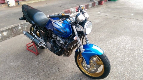 ขายคับ HONDA CB400 ปี93 ของแต่งล้น ท่อคู่แต่ง yoshimura ทั้งเส้น ท้ายแต่งเคฟล่าเทค1 บังโคลนหน้าแต่ง ไฟเลี้ยวแต่ง กันล้ม โซ่สเตอเต็ม แฮนด์บาร์ ยางหน้าหลังเต็ม ติดวัดแบตเตอรี่พร้อม อินวอยส์ สรรพสามิตร สวยๆ คับ ราคา 59500 บาท ส่งได้ทั่วไทยคับ สนใจติดต่อ 081-