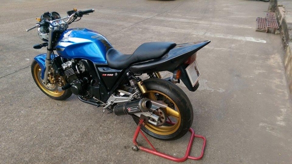 ขายคับ HONDA CB400 ปี93 ของแต่งล้น ท่อคู่แต่ง yoshimura ทั้งเส้น ท้ายแต่งเคฟล่าเทค1 บังโคลนหน้าแต่ง ไฟเลี้ยวแต่ง กันล้ม โซ่สเตอเต็ม แฮนด์บาร์ ยางหน้าหลังเต็ม ติดวัดแบตเตอรี่พร้อม อินวอยส์ สรรพสามิตร สวยๆ คับ ราคา 59500 บาท ส่งได้ทั่วไทยคับ สนใจติดต่อ 081-
