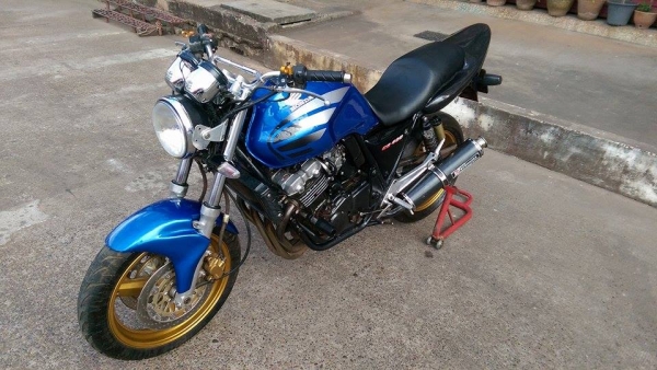 ขายคับ HONDA CB400 ปี93 ของแต่งล้น ท่อคู่แต่ง yoshimura ทั้งเส้น ท้ายแต่งเคฟล่าเทค1 บังโคลนหน้าแต่ง ไฟเลี้ยวแต่ง กันล้ม โซ่สเตอเต็ม แฮนด์บาร์ ยางหน้าหลังเต็ม ติดวัดแบตเตอรี่พร้อม อินวอยส์ สรรพสามิตร สวยๆ คับ ราคา 59500 บาท ส่งได้ทั่วไทยคับ สนใจติดต่อ 081-