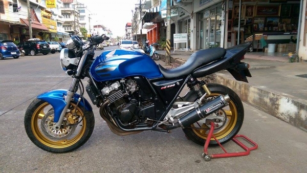 ขายคับ HONDA CB400 ปี93 ของแต่งล้น ท่อคู่แต่ง yoshimura ทั้งเส้น ท้ายแต่งเคฟล่าเทค1 บังโคลนหน้าแต่ง ไฟเลี้ยวแต่ง กันล้ม โซ่สเตอเต็ม แฮนด์บาร์ ยางหน้าหลังเต็ม ติดวัดแบตเตอรี่พร้อม อินวอยส์ สรรพสามิตร สวยๆ คับ ราคา 59500 บาท ส่งได้ทั่วไทยคับ สนใจติดต่อ 081-