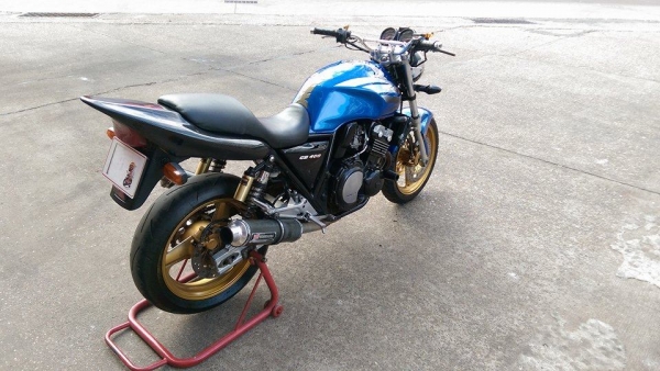 ขายคับ HONDA CB400 ปี93 ของแต่งล้น ท่อคู่แต่ง yoshimura ทั้งเส้น ท้ายแต่งเคฟล่าเทค1 บังโคลนหน้าแต่ง ไฟเลี้ยวแต่ง กันล้ม โซ่สเตอเต็ม แฮนด์บาร์ ยางหน้าหลังเต็ม ติดวัดแบตเตอรี่พร้อม อินวอยส์ สรรพสามิตร สวยๆ คับ ราคา 59500 บาท ส่งได้ทั่วไทยคับ สนใจติดต่อ 081-