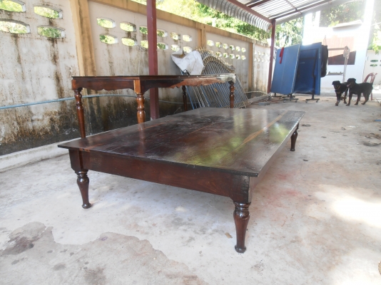 ไม้พยูง โต๊ะและเตียงเก่าโบราณ 90 ปี