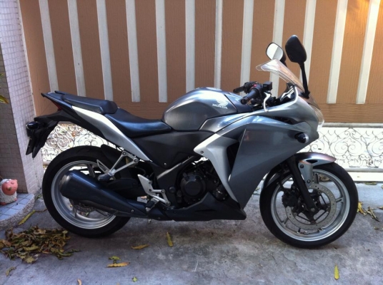 ขออนุญาติขาย HONDA CBR250i มิอเดียว หัวฉีด PGM-FI โอนให้ครบครับ