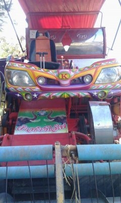 ขายรถเกี่่ยวข้าวเกษตรพัฒนา รุ่นจ้าวช้างไวไฟ เครื่องยนต์มิตซู 6D17 24 วาวล์ เทอร์โบ 240 แรง ปั๊มเบอร์ 23 ช่วงล่างโคมัสสุ 12 HT (ตัวเดินของนอกญี่ปุ่น) อุ้ม 2.5 ตัน สนใจโทร 090-8588220คุณนะ ID:narong498 หรือ www.truck.in.th/498 หรือfb:ณรงค์ ซื้อขายรถมือสอง(เ