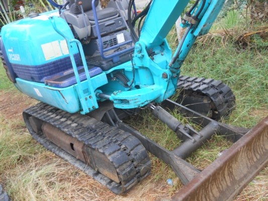 รถแบคโฮเก่านอก pc 35-8 สนใจโทร 092-3309229 อี๊ด สองห้อง