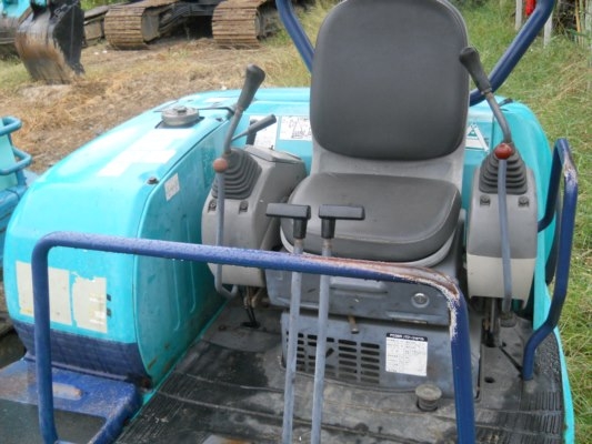 รถแบคโฮเก่านอก pc 35-8 สนใจโทร 092-3309229 อี๊ด สองห้อง