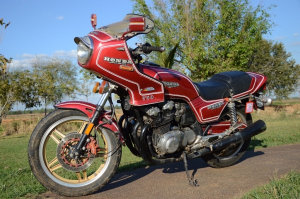 ขาย CB750F รถทะเบียนแท้ ไม่ขาดต่อ พร้อมโอน