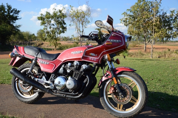 ขาย CB750F รถทะเบียนแท้ ไม่ขาดต่อ พร้อมโอน