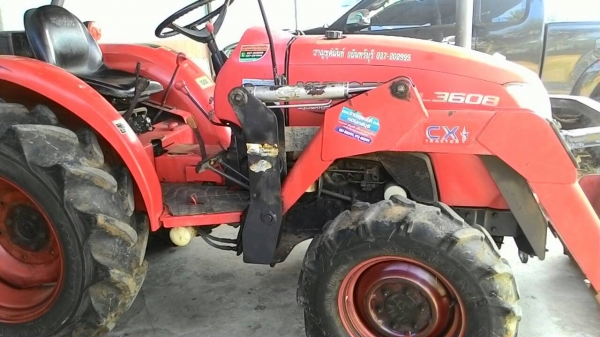 ขายรถไถ KUBOTA L3608 พร้อมดันหน้า 290,000
