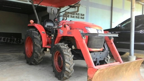 ขายรถไถ KUBOTA L3608 พร้อมดันหน้า 290,000