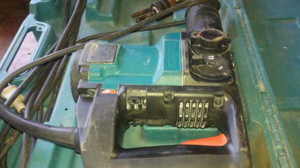 ขายสว่าน MAKITA HR3000C