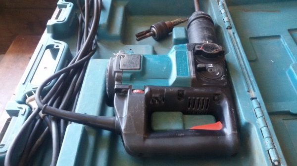 ขายสว่าน MAKITA HR3000C